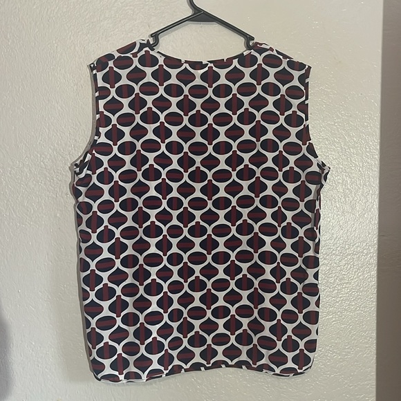 100% silk print sleeveless top - Picture 3 of 3